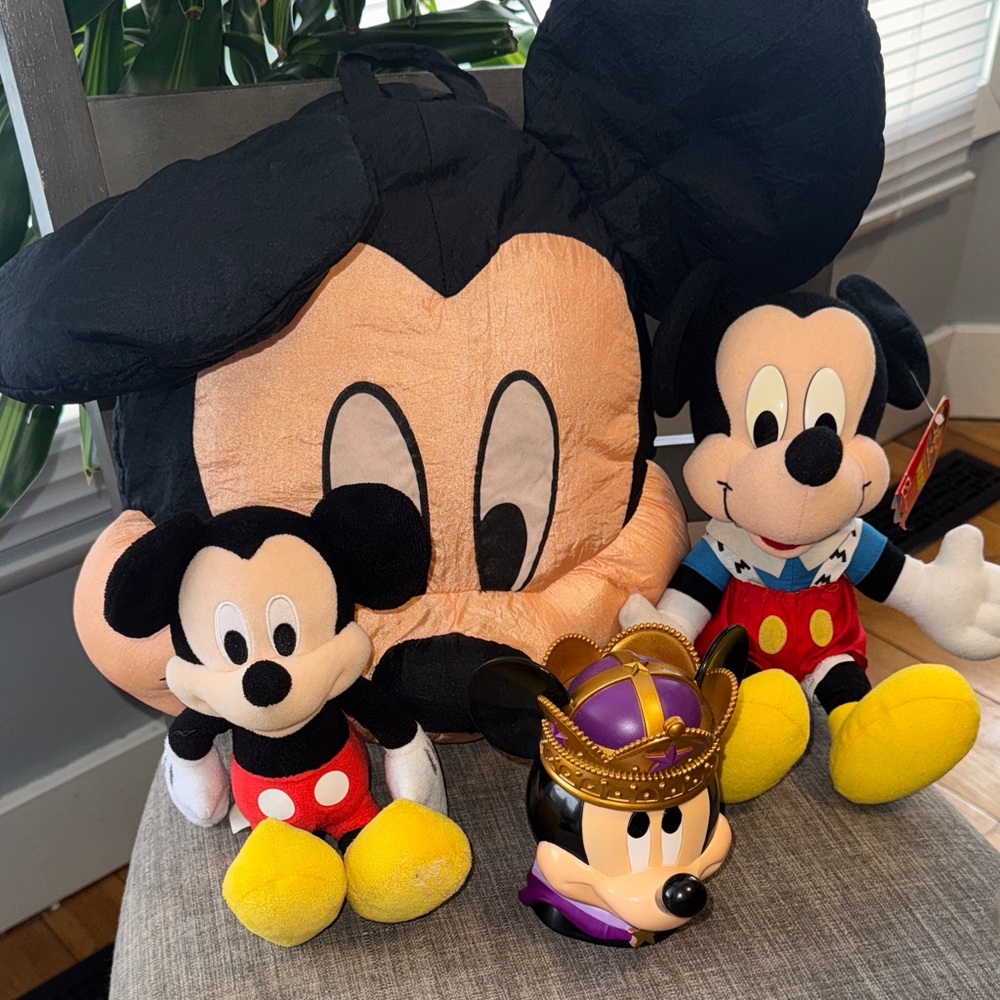 Disney Mickey Mouse Collection 3 plush king Mickey cup